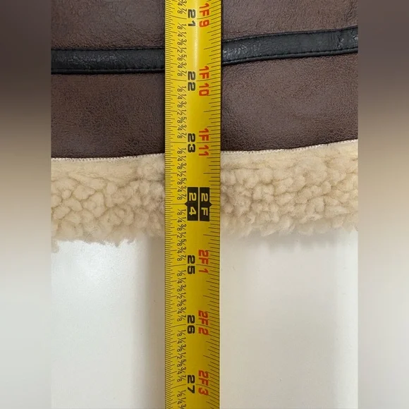 DIVIDED Faux Leather Sherpa Vest - Picture 11 of 13